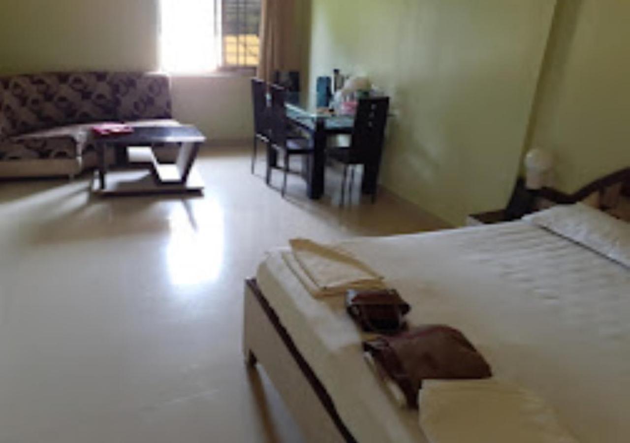 Hotel Blue Paradise Chandrapur Екстер'єр фото