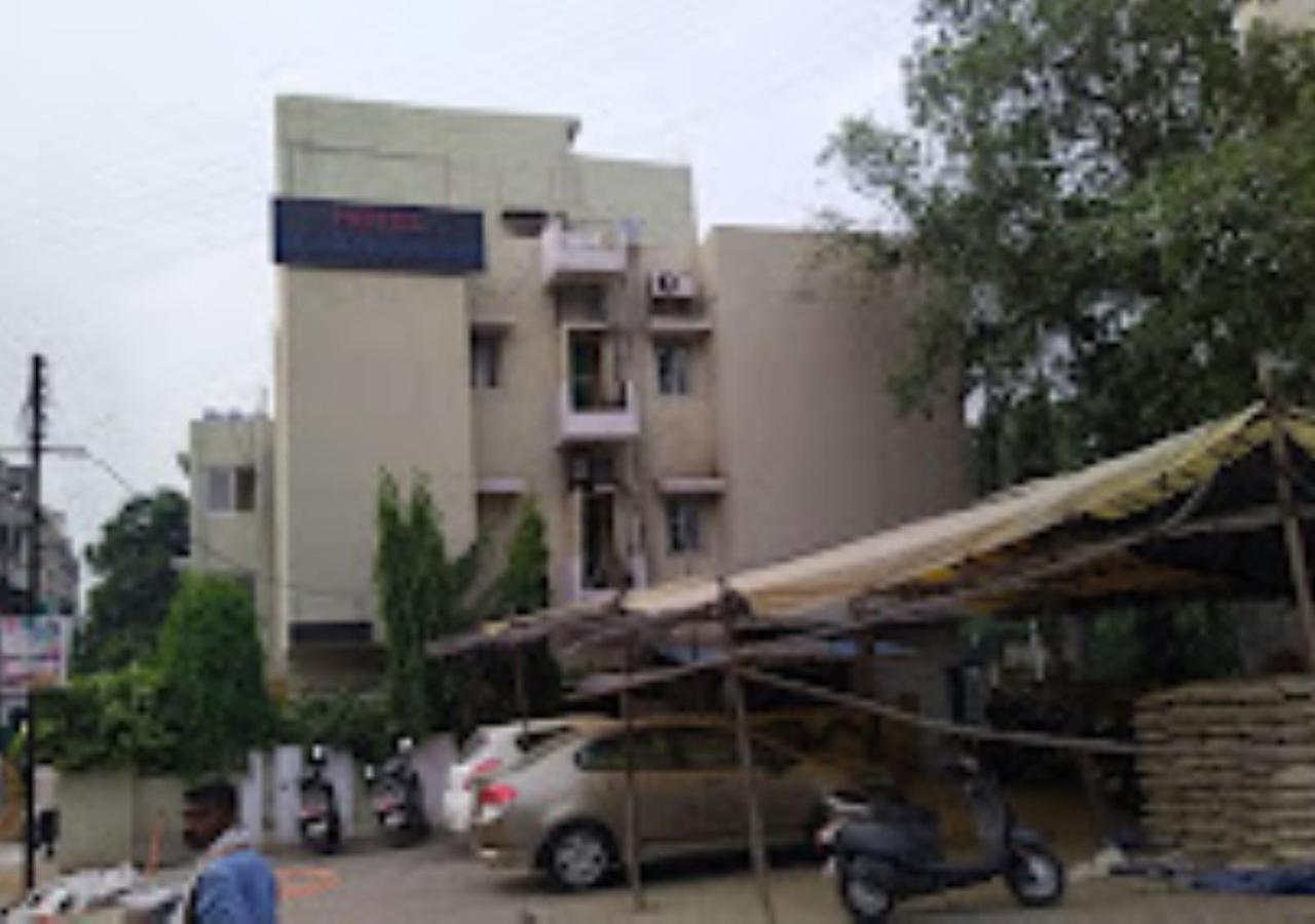 Hotel Blue Paradise Chandrapur Екстер'єр фото